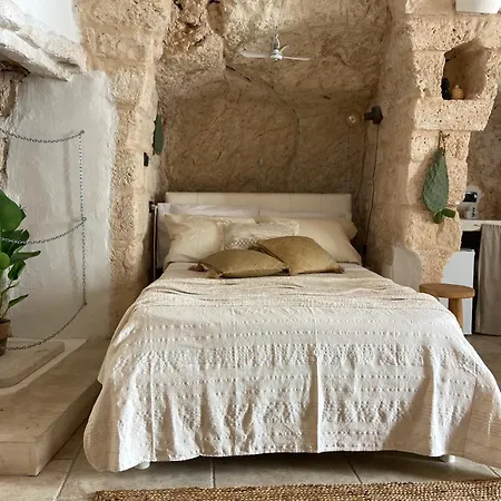 Tatil Evi Lamar - A Charming Medieval Grotta Ostuni