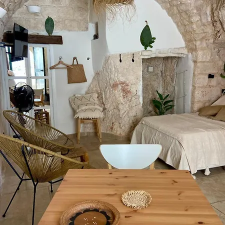 Lamar - A Charming Medieval Grotta * Ostuni