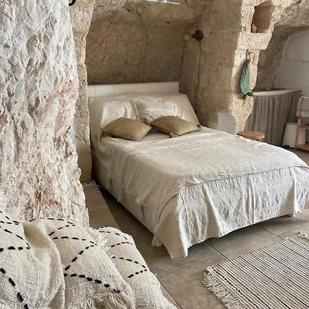 Lamar - A Charming Medieval Grotta * Ostuni