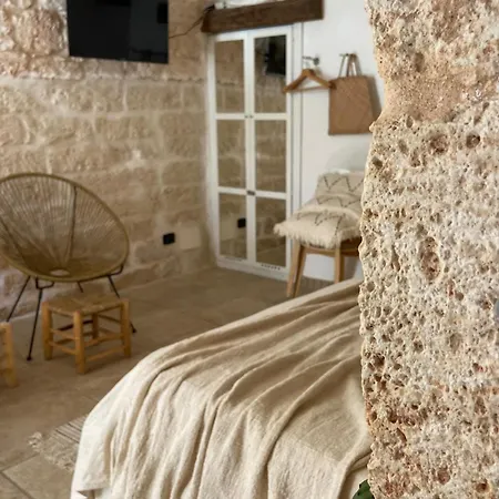 Lamar - A Charming Medieval Grotta オストゥーニ
