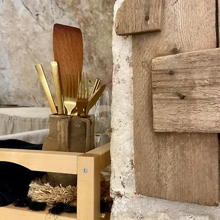 Lamar - A Charming Medieval Grotta *