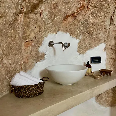 Lamar - A Charming Medieval Grotta Ostuni