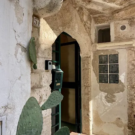 Lamar - A Charming Medieval Grotta
